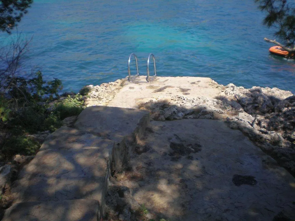 Waterfront Apartment 'Maria'. Pool. Wifi Santanyi