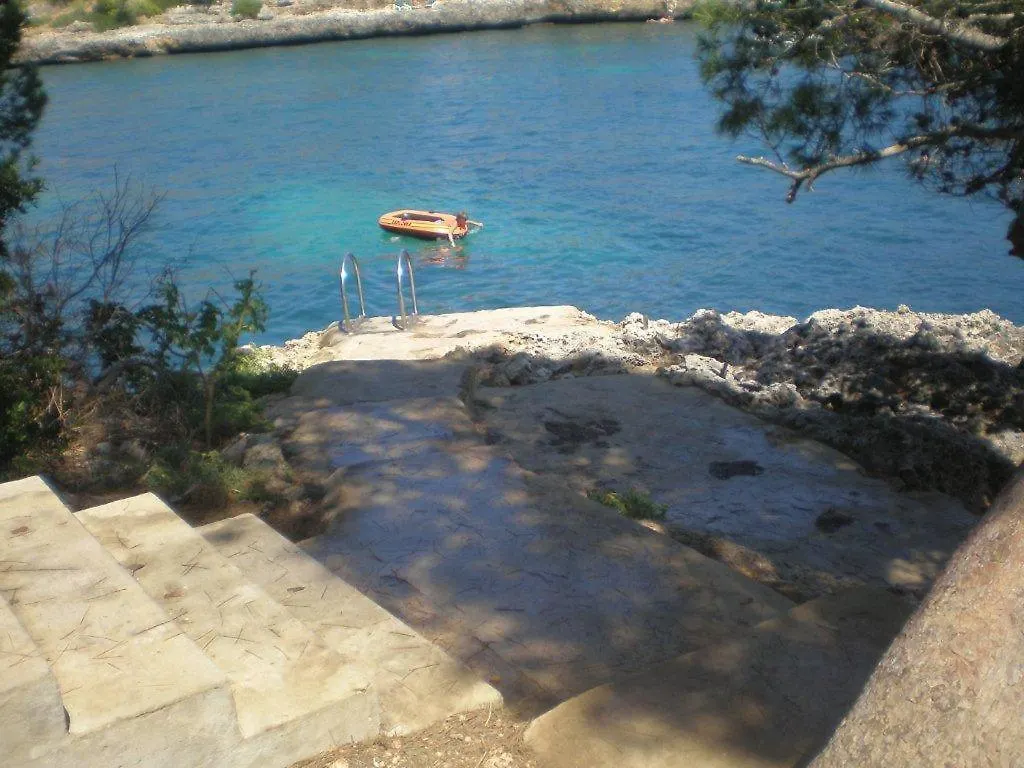 Waterfront Apartment 'Maria'. Pool. Wifi Santanyi Spain
