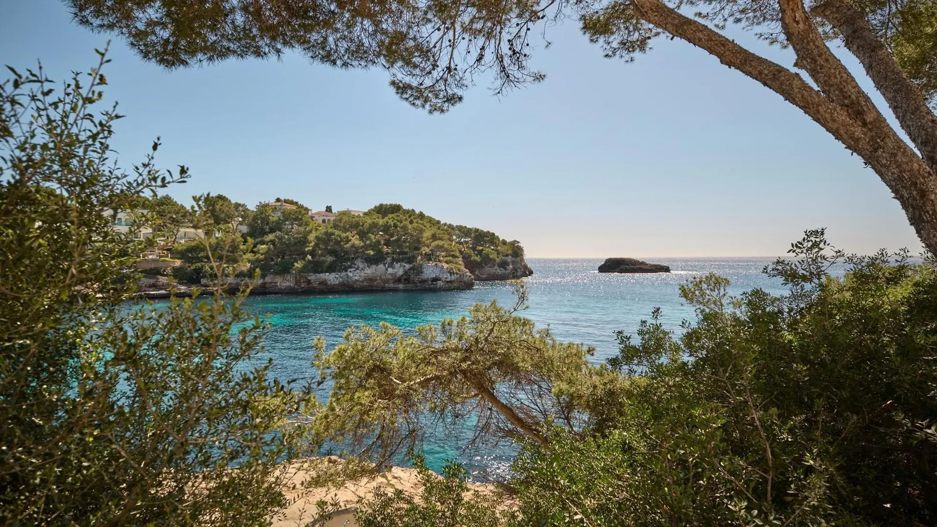 Waterfront Apartment 'Maria'. Pool. Wifi Santanyi Spain