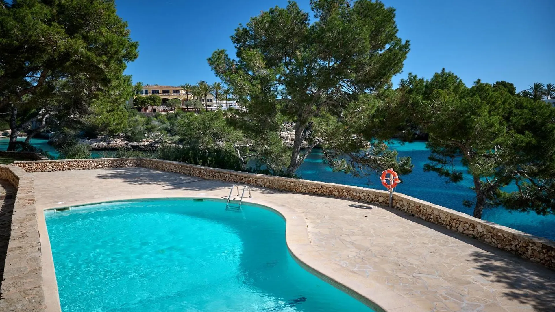 Waterfront Apartment 'Maria'. Pool. Wifi Santanyi