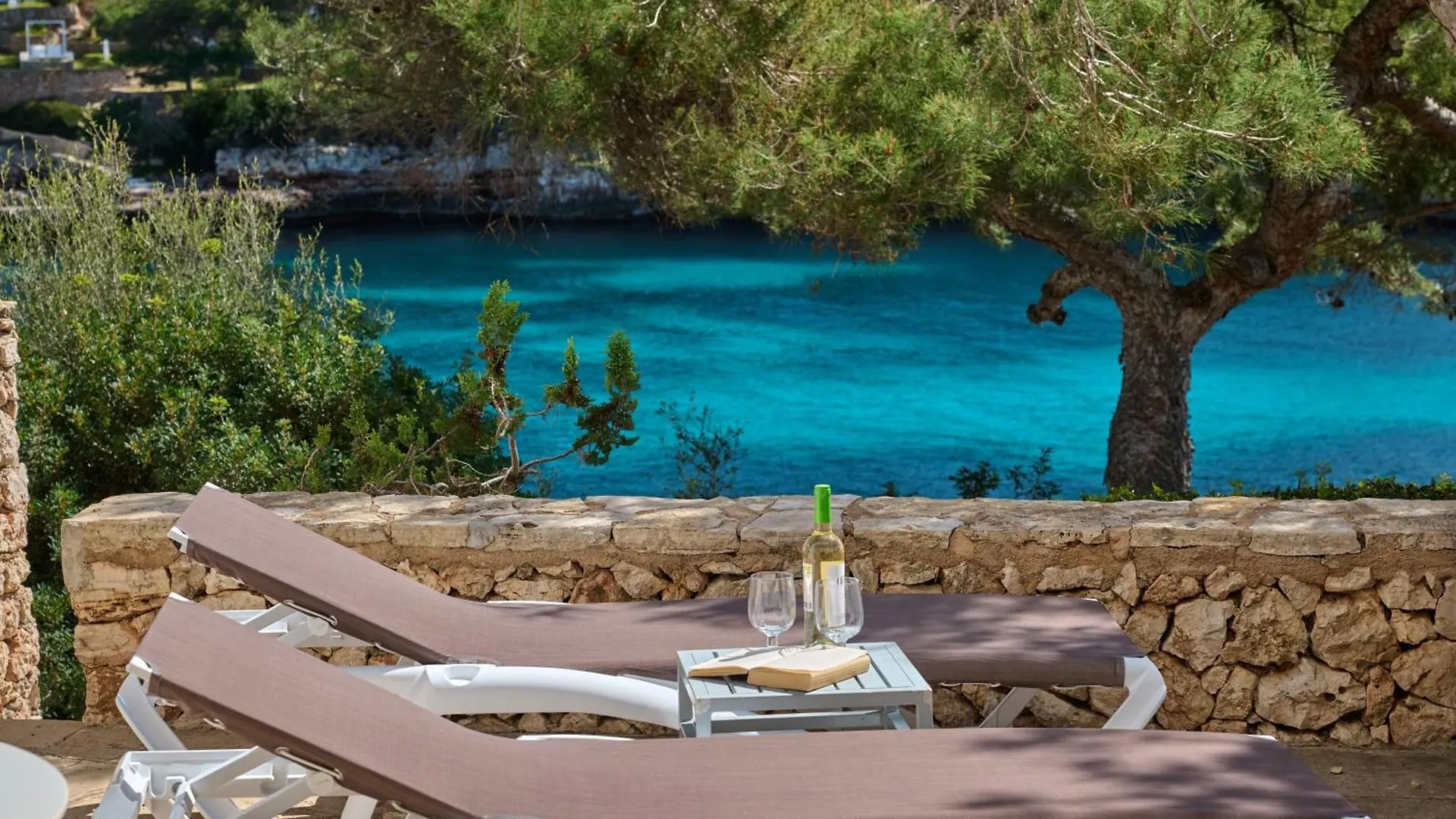 Waterfront Apartment 'Maria'. Pool. Wifi Santanyi