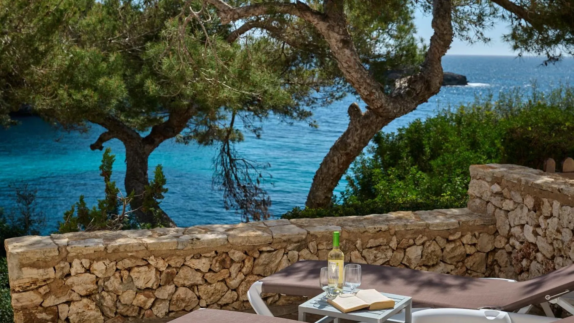 Waterfront Apartment 'Maria'. Pool. Wifi Santanyi Spain