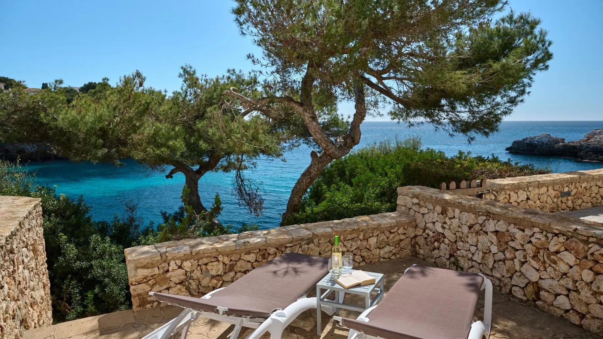 Waterfront Apartment 'Maria'. Pool. Wifi Santanyi