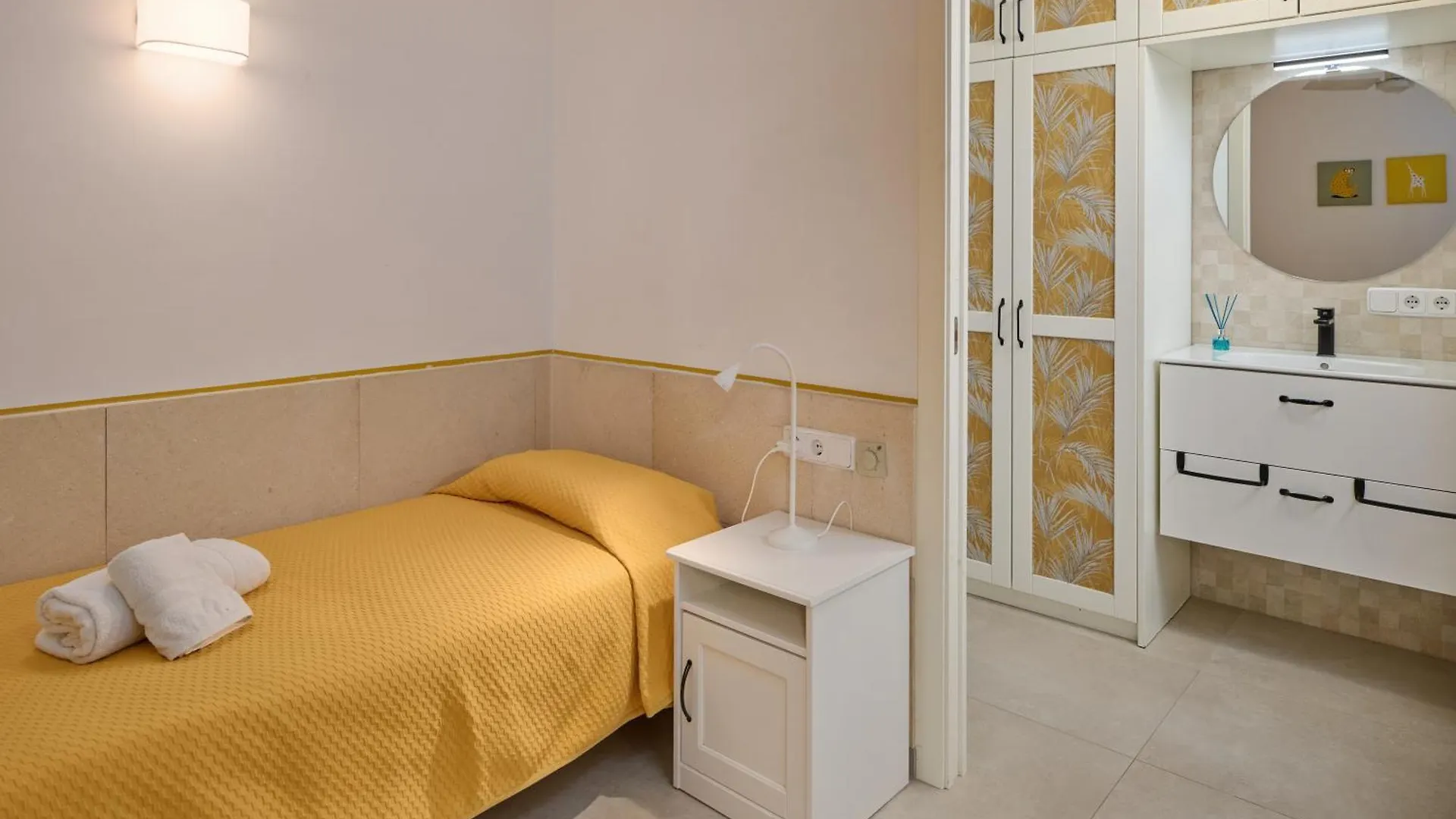 Waterfront Apartment 'Maria'. Pool. Wifi Santanyi