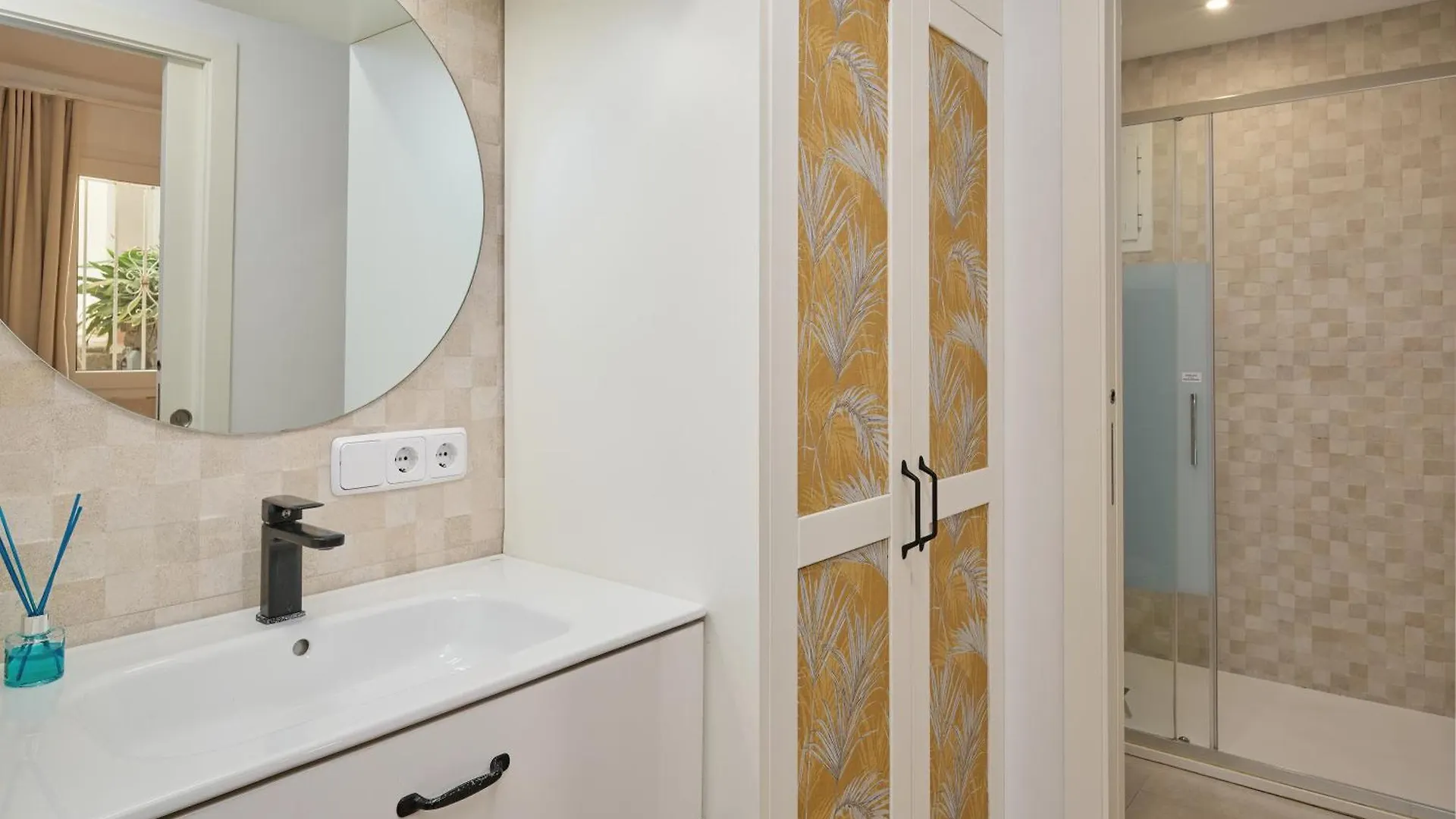 Waterfront Apartment 'Maria'. Pool. Wifi Santanyi