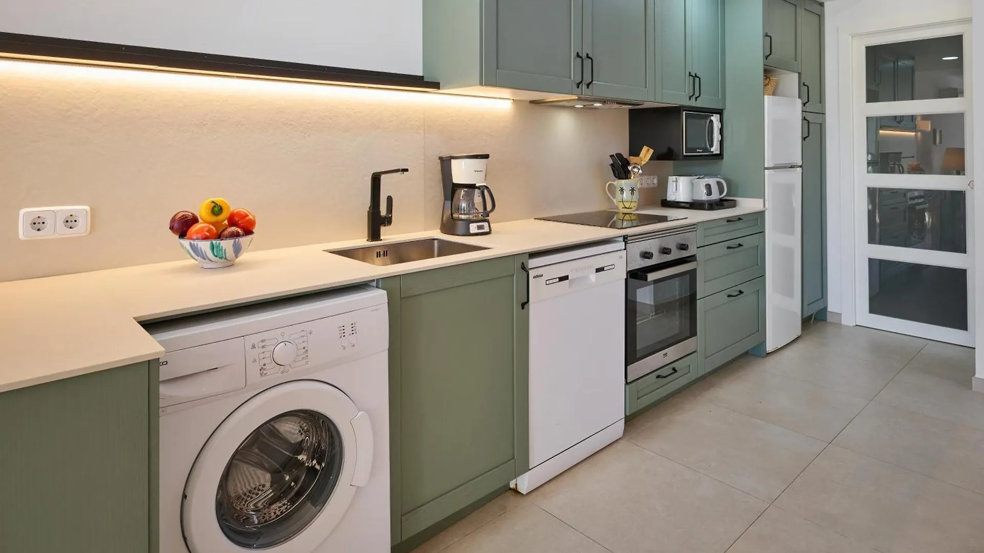Waterfront Apartment 'Maria'. Pool. Wifi Santanyi