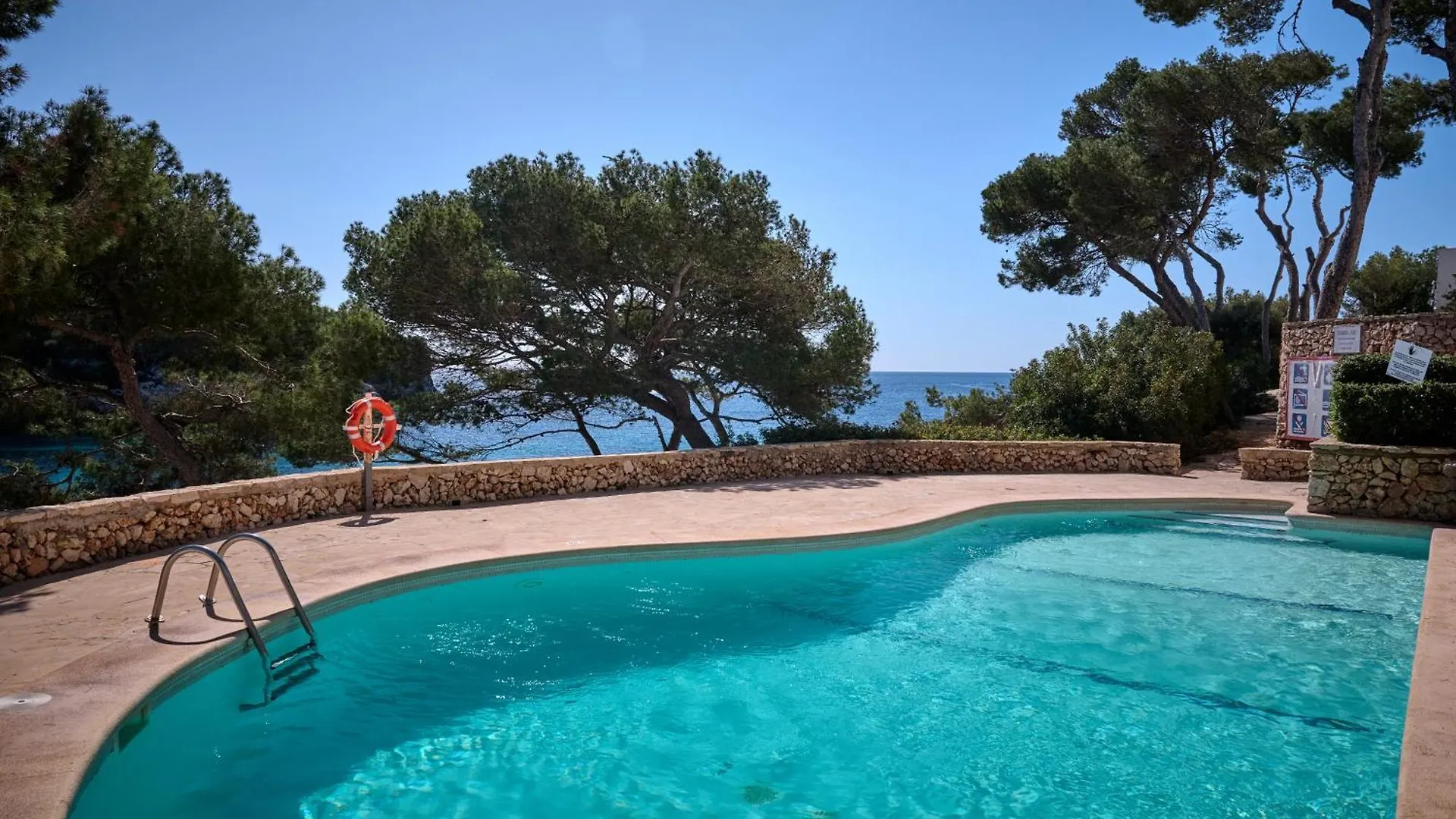 Waterfront Apartment 'Maria'. Pool. Wifi Santanyi