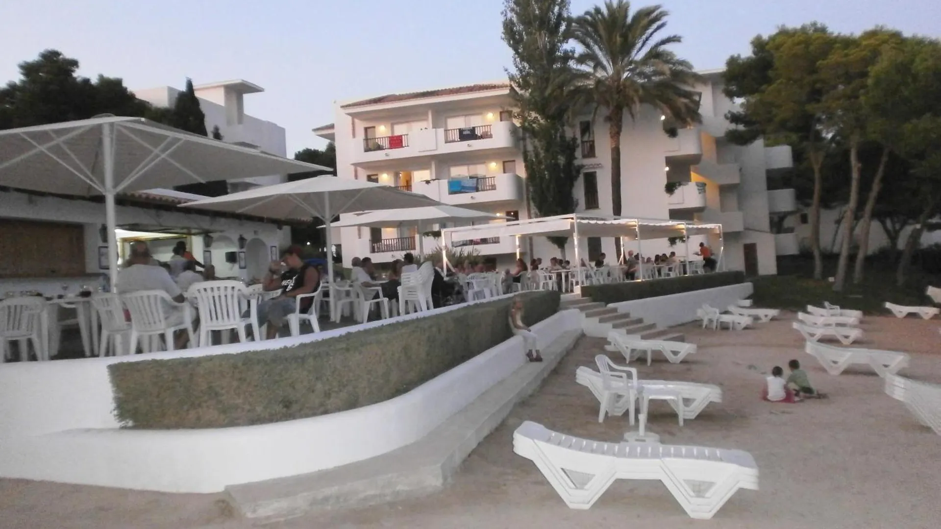 Waterfront Apartment 'Maria'. Pool. Wifi Santanyi